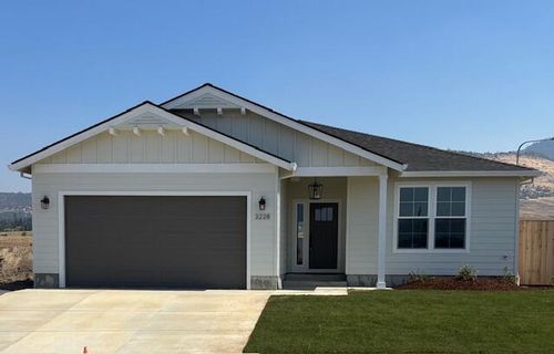 3228 Garner Way, Medford, OR, 97504-4137 | Card Image