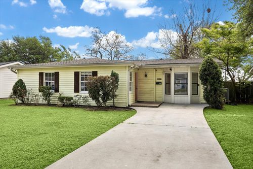 1517 Wayside Dr, Texas City, TX, 77590-8454 | Card Image