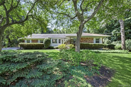 315 Laurel Lane, Oyster Bay, NY, 11791 | Card Image