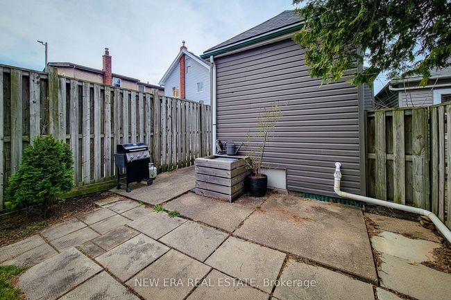 18 Ellis Ave, House other with 2 bedrooms, 2 bathrooms and 1 parking in Hamilton ON | Image 4