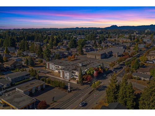 313 - 2211 Clearbrook Rd, Condo with 1 bedrooms, 1 bathrooms and 1 parking in Abbotsford BC | Card Image