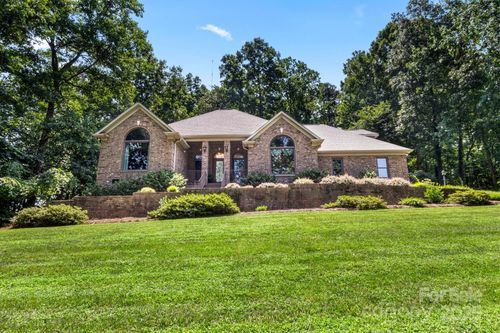 107 Creekwood Dr, Dallas, NC, 28034-7586 | Card Image