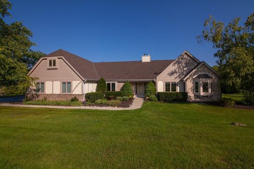 N27W30818 Golf Hills Dr, Pewaukee, WI, 53072-4764 | Card Image