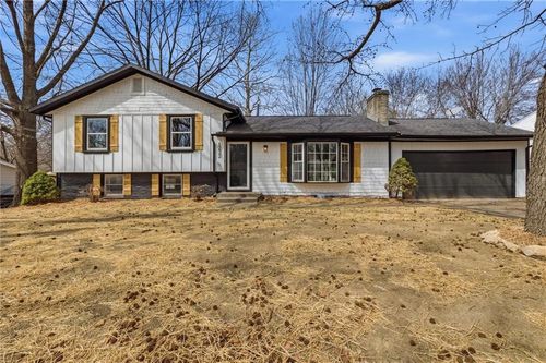 1232 Old Manor Rd, Liberty, MO, 64068-3126 | Card Image