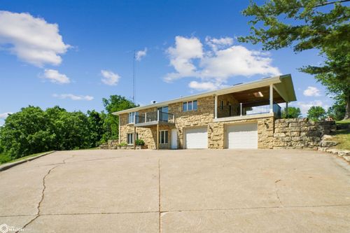 8311 Hidden Valley Rd, DUBUQUE, IA, 52003-9145 | Card Image