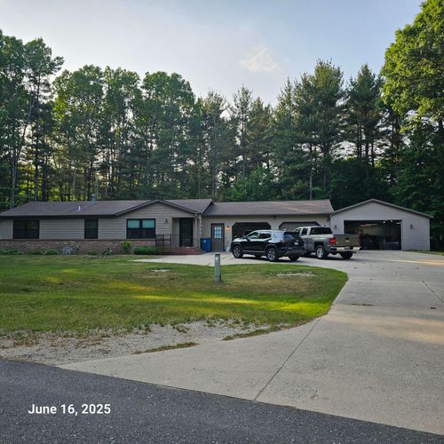 19882 Heights Circle Dr, Big Rapids, MI, 49307-9470 | Card Image