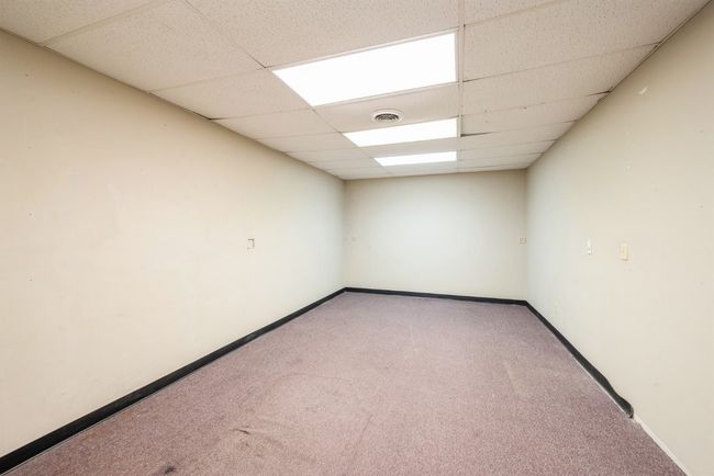 1070 Lyons Ln, Home with 0 bedrooms, 0 bathrooms and null parking in Marion IA | Image 19