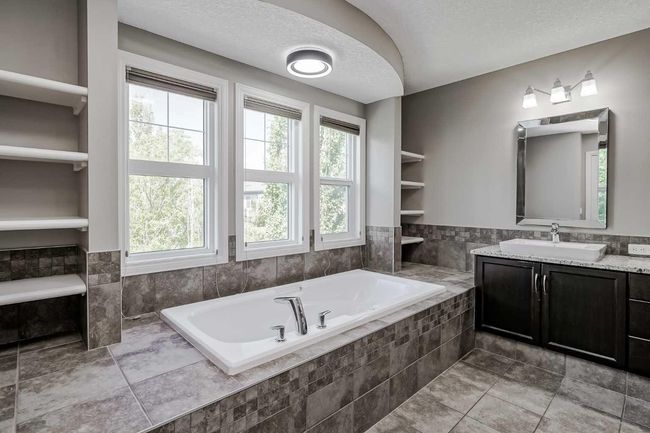 102 Marquis Grove Se, House other with 4 bedrooms, 4 bathrooms and 4 parking in Calgary AB | Image 35