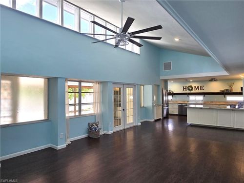 8512 Chatham St, Fort Myers, FL, 33907-4110 | Card Image