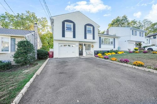 3 Faber Pl, Nutley, NJ, 07110-2012 | Card Image