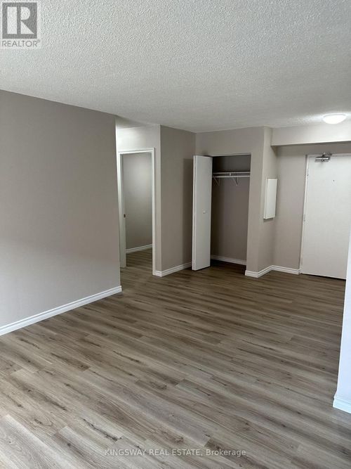 102-185 Lisgar Ave, Tillsonburg, ON, N4G3L5 | Card Image