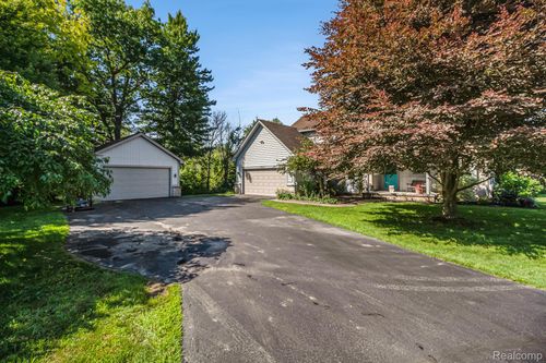 7360 Ellingrove Dr, White Lake, MI, 48383-3038 | Card Image