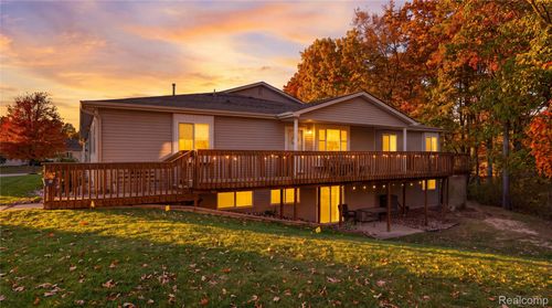 9468 Forestview Cir, Grand Blanc, MI, 48439-8057 | Card Image