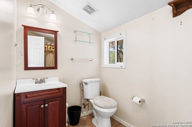 3420 Junction Hwy, House other with 2 bedrooms, 2 bathrooms and null parking in ingram TX | Image 15