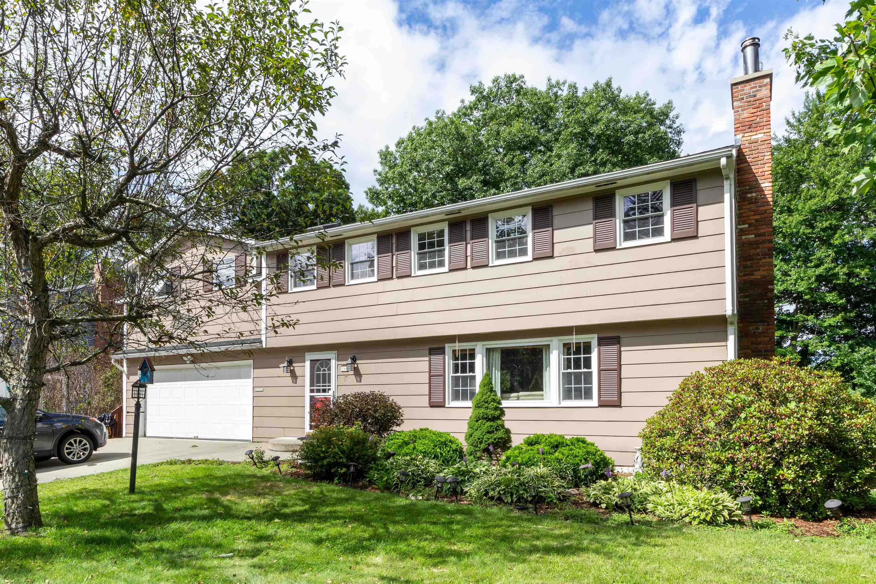 Laurel Hill Dr, South Burlington, VT 05403