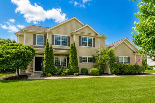 7201 W River Birch Dr, Mequon, WI, 53092-4571 | Card Image