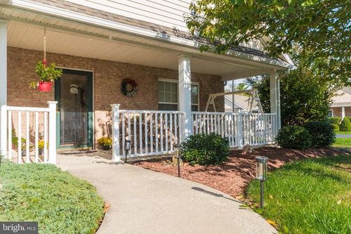 221 Crestwood Ln, WINCHESTER, VA, 22602-5313 | Card Image