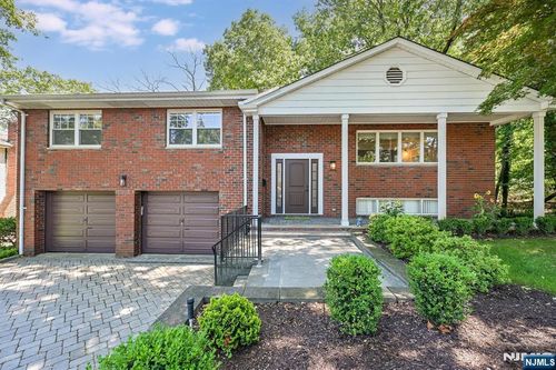 39 Hickory St, Englewood Cliffs, NJ, 07632-1511 | Card Image