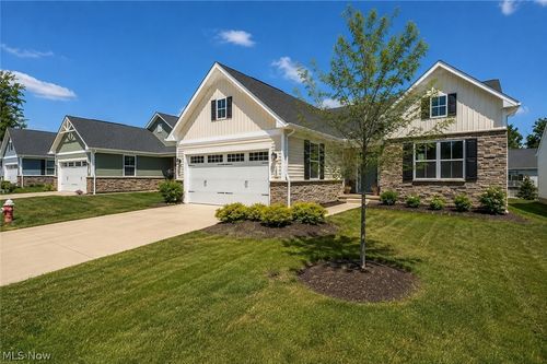 129 Eagle Cir, Amherst, OH, 44001-3807 | Card Image