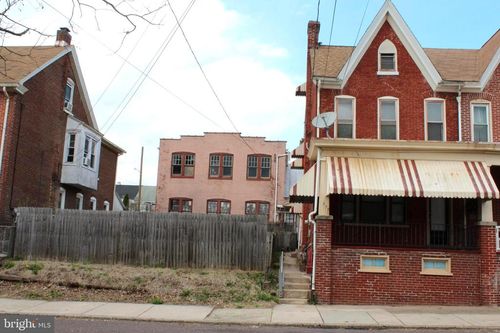 557 Lincoln Ave, POTTSTOWN, PA, 19464-4766 | Card Image