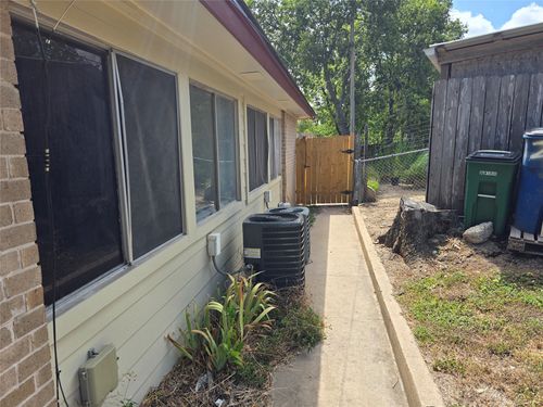 d-202 Northcrest Circle, Austin, TX, 78752 | Card Image