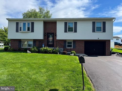 3218 Caroline Dr, EAST PETERSBURG, PA, 17520-1228 | Card Image