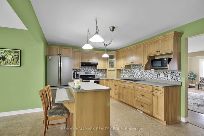 8441 Mitch Owens Rd, House other with 3 bedrooms, 3 bathrooms and 8 parking in Edwards ON | Image 5