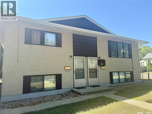 121 29th St W, Saskatoon, SK, S7L0L7 | Card Image