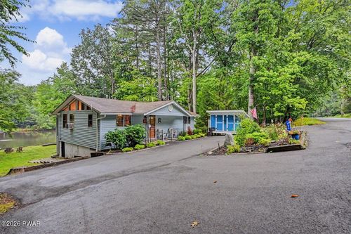 135 Outer Dr, Dingmans Ferry, PA, 18328-4234 | Card Image