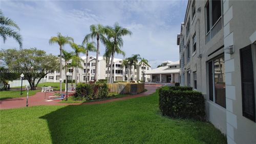 apt-309-2850 N Oakland Forest Dr, Oakland Park, FL, 33309-7604 | Card Image