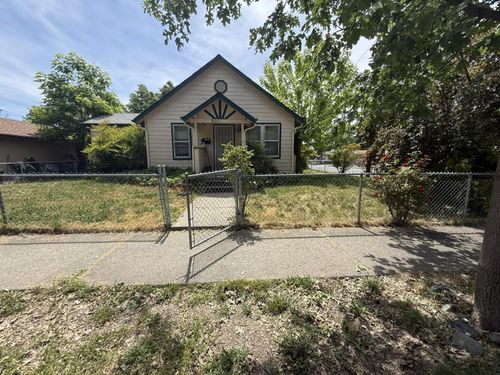 501 Se J Street, Grants Pass, OR, 97526 | Card Image
