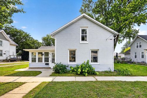 408 N Warren St, Watertown, WI, 53098-2633 | Card Image