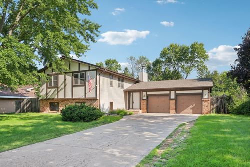 441 105th Ave Nw, Coon Rapids, MN, 55448-4906 | Card Image
