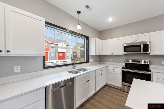 3072 Bluestem Trl, Townhouse with 3 bedrooms, 3 bathrooms and null parking in Mankato MN | Image 9