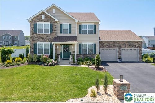 1043 Lisa Ln, Palmer Twp, PA, 18045-2039 | Card Image