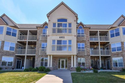 211-6955 S Riverwood Boulevard, Franklin, WI, 53132 | Card Image