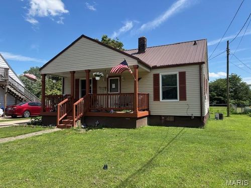 929 Lake St, Sikeston, MO, 63801-2231 | Card Image