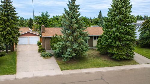 303 Nill Pl, Hanna, AB, T0J1A0 | Card Image
