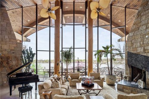 472 N Winnebago Dr, Lake Winnebago, MO, 64034-9321 | Card Image