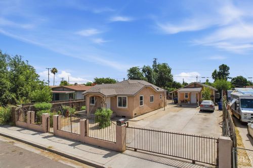9717 Waco Ave, Lamont, CA, 93241-1638 | Card Image