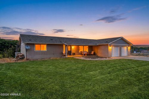 241 Knoll Rd, Yakima, WA, 98908-8073 | Card Image