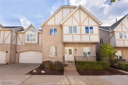 apt-9-22480 Lake Rd, Rocky River, OH, 44116-1164 | Card Image