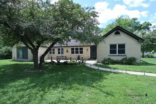 9425 Byrne Drive, Fox River Grove, IL, 60021 | Card Image