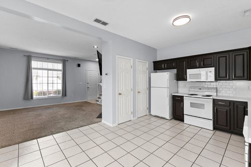 2175 Ridgeview Cir, Clive, IA, 50325-7960 | Card Image