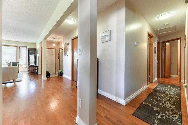 41 Sunhaven Close Se, Home with 4 bedrooms, 3 bathrooms and 4 parking in Calgary AB | Image 15