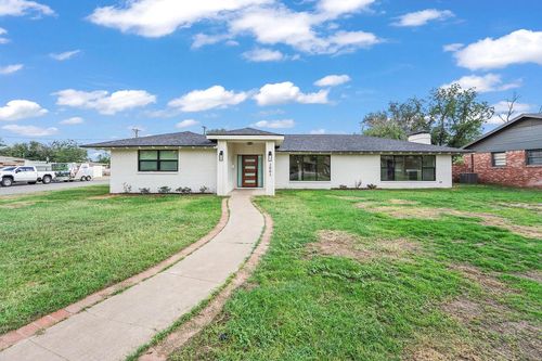 2001 Country Club Dr, Midland, TX, 79701-5718 | Card Image