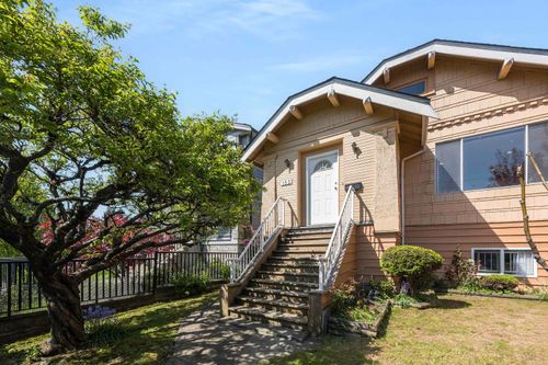 153 Se Marine Dr, Vancouver, BC, V5X2S2 | Card Image