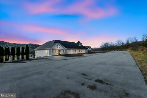 200 Pine Brook Pl, Orwigsburg, PA, 17961-2347 | Card Image