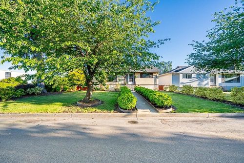 3796 Peter St, Burnaby, BC, V5J1N4 | Card Image