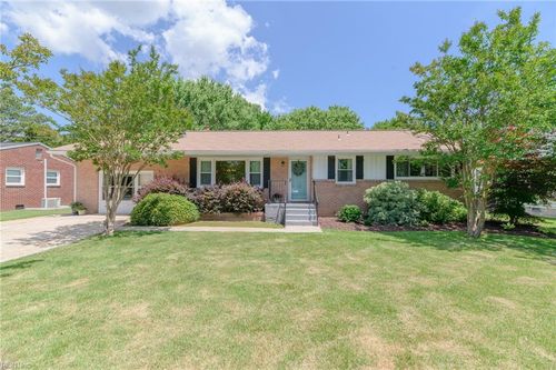 110 Pine St, Yorktown, VA, 23693-4004 | Card Image